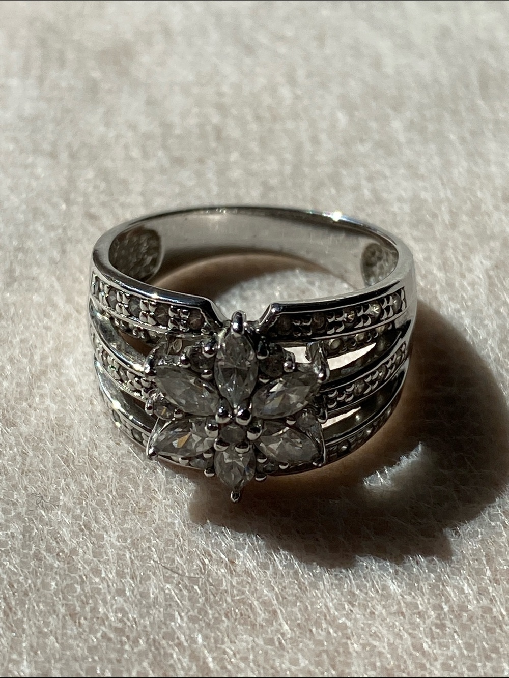 QVC Diamonique Poinsettia Classic Silver-Tone Cubic Zirconia Ring Size 7.5 - Picture 5 of 6